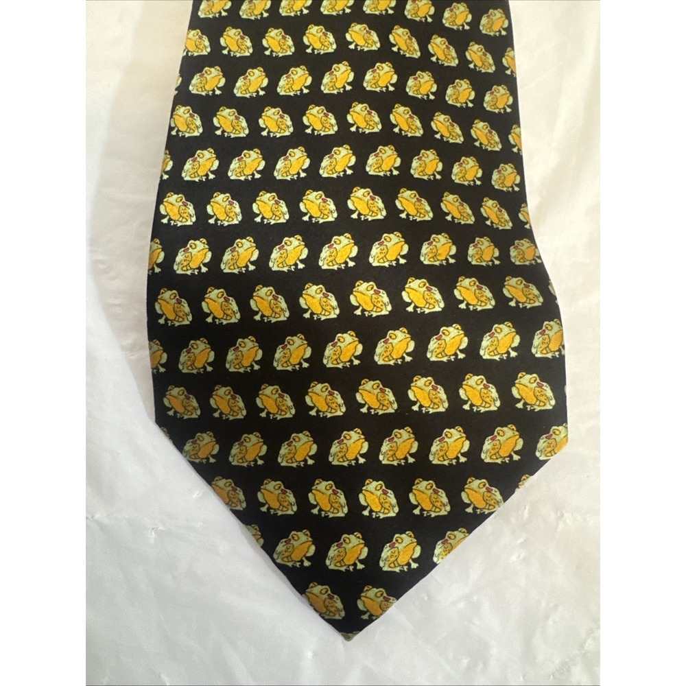 MUSEUM ARTIFACTS MENS TIE NAVY BLUE WITH GOLD RED FROGS 4 X 61